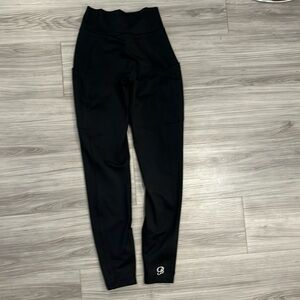 Bombshell v back leggings in black